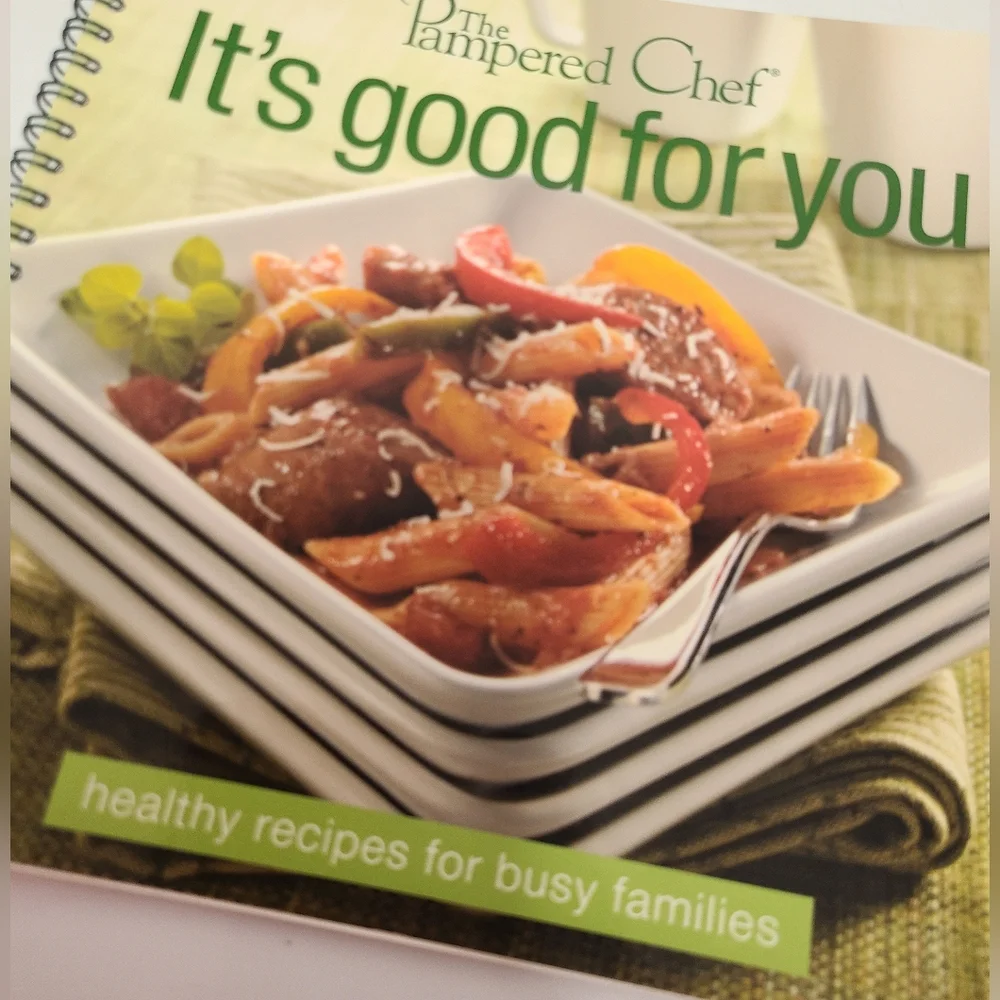 The Pampered Chef Healthy Family Cookbook & Scalloped Canapé Bread Tube Bundle